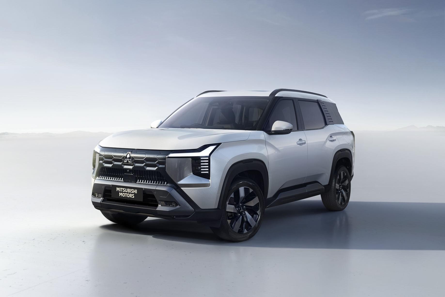 Mitsubishi Distinator - Màu Trắng